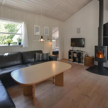 Three-bedroom Holiday In Semesterbostad Ebeltoft