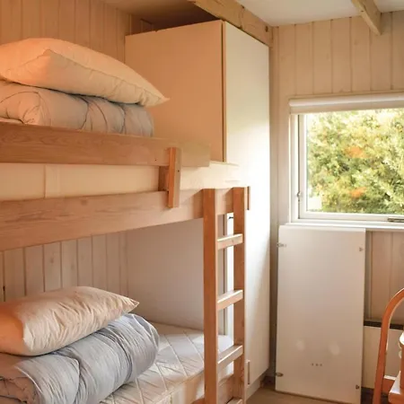 Semesterbostad Three-bedroom Holiday In *