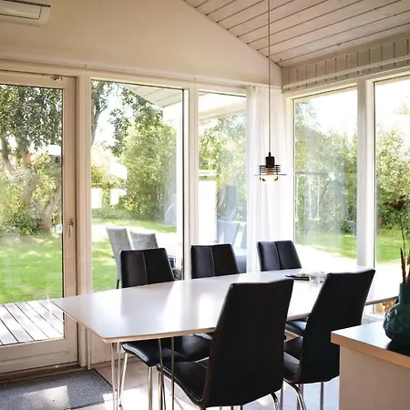 Semesterbostad Three-bedroom Holiday In