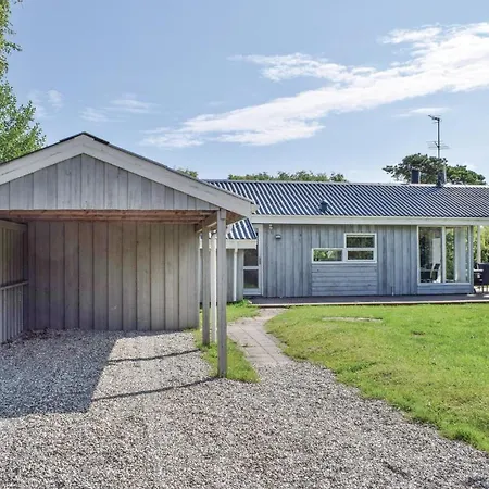 Three-bedroom Holiday In